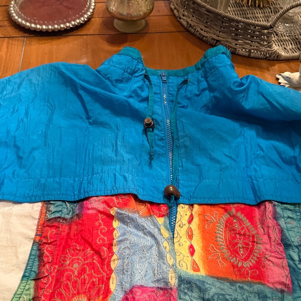 Vintage women’s windbreaker.